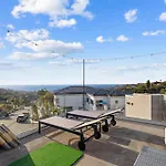 Oceanview Luxe Retreat With Rooftop