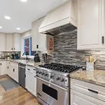 Oceanview Luxe Retreat With Rooftop