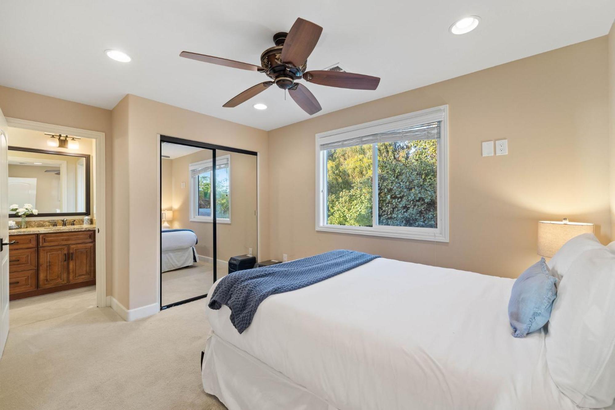 Oceanview Luxe Retreat With Rooftop Villa *