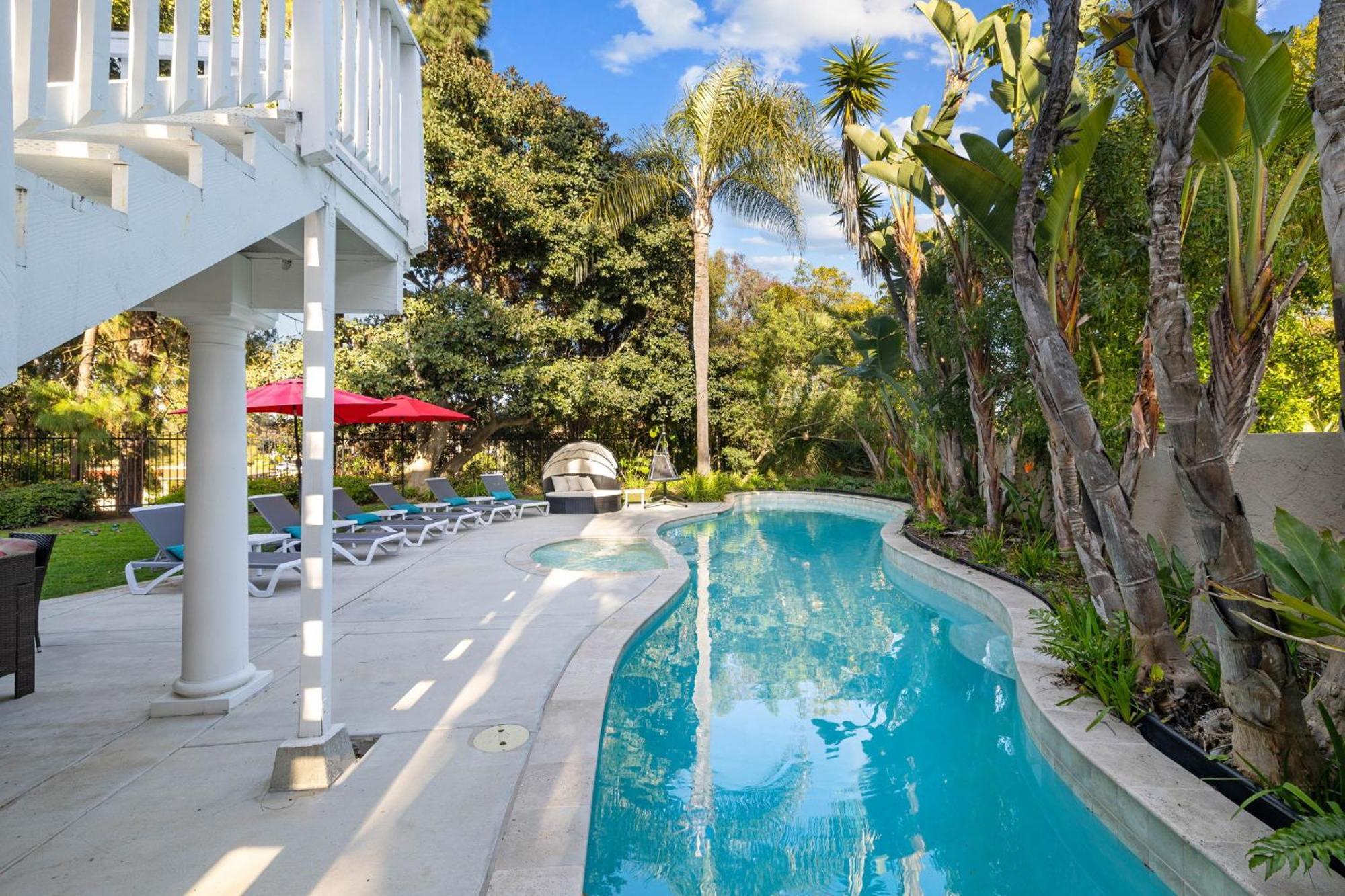 Villa Oceanview Luxe Retreat With Rooftop