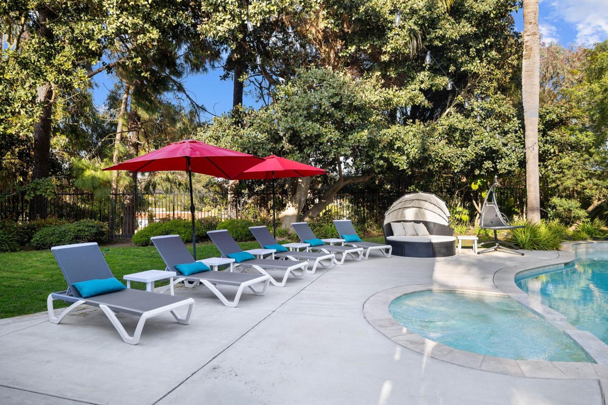 Oceanview Luxe Retreat With Rooftop *