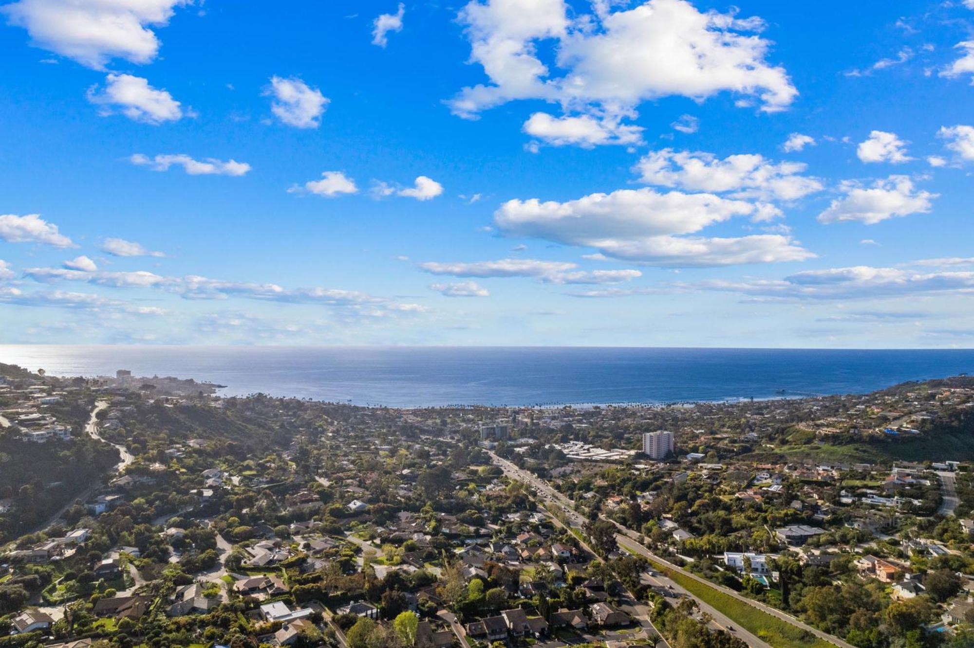 Oceanview Luxe Retreat With Rooftop Villa *