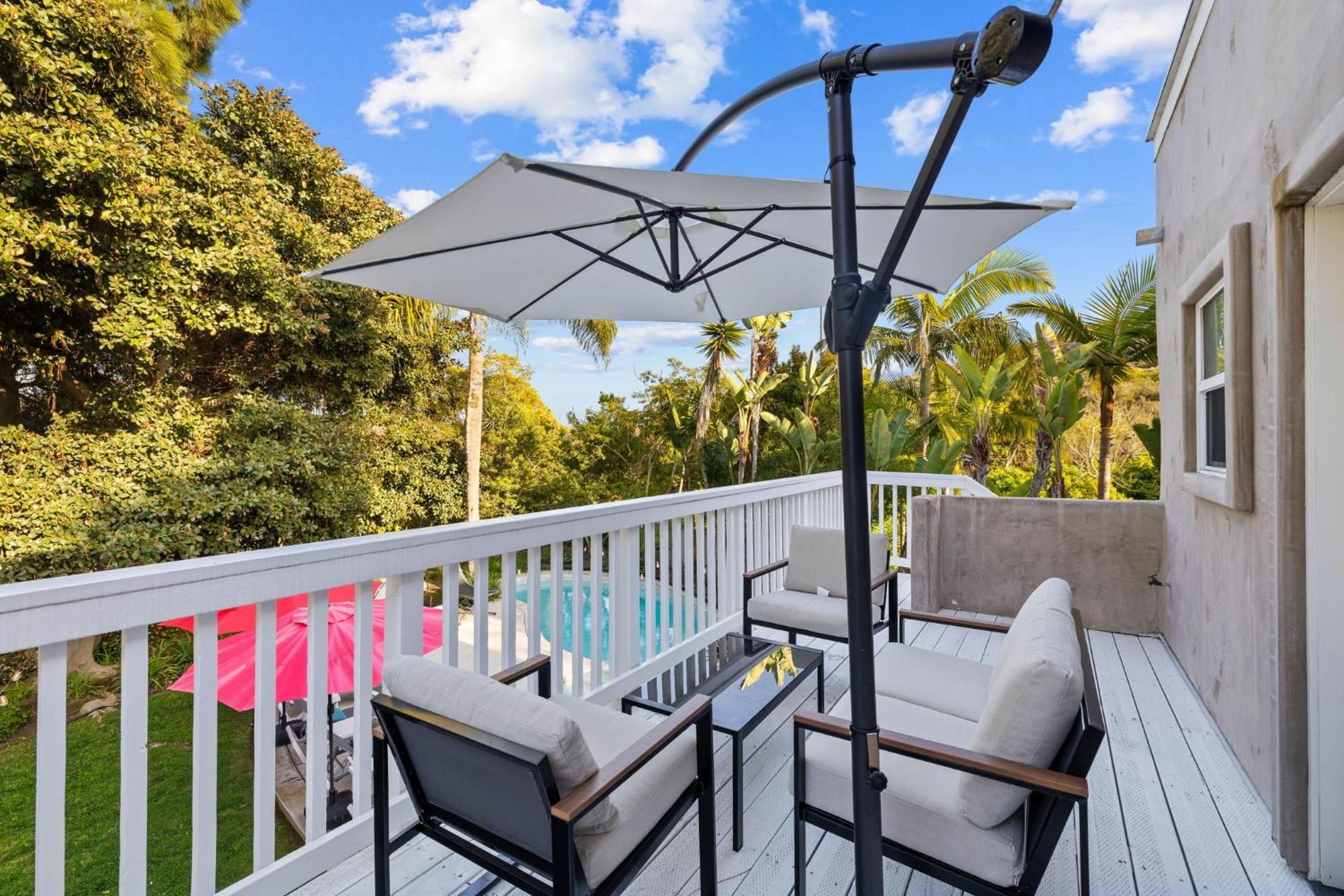 Oceanview Luxe Retreat With Rooftop